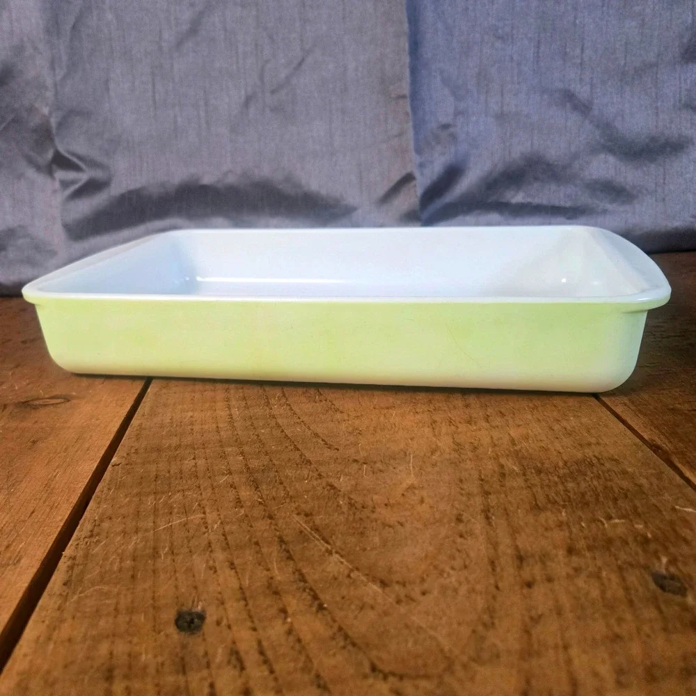 Vintage Pyrex Glass Baking Dish Lime Green 2 Qt Rectangle Casserole #232